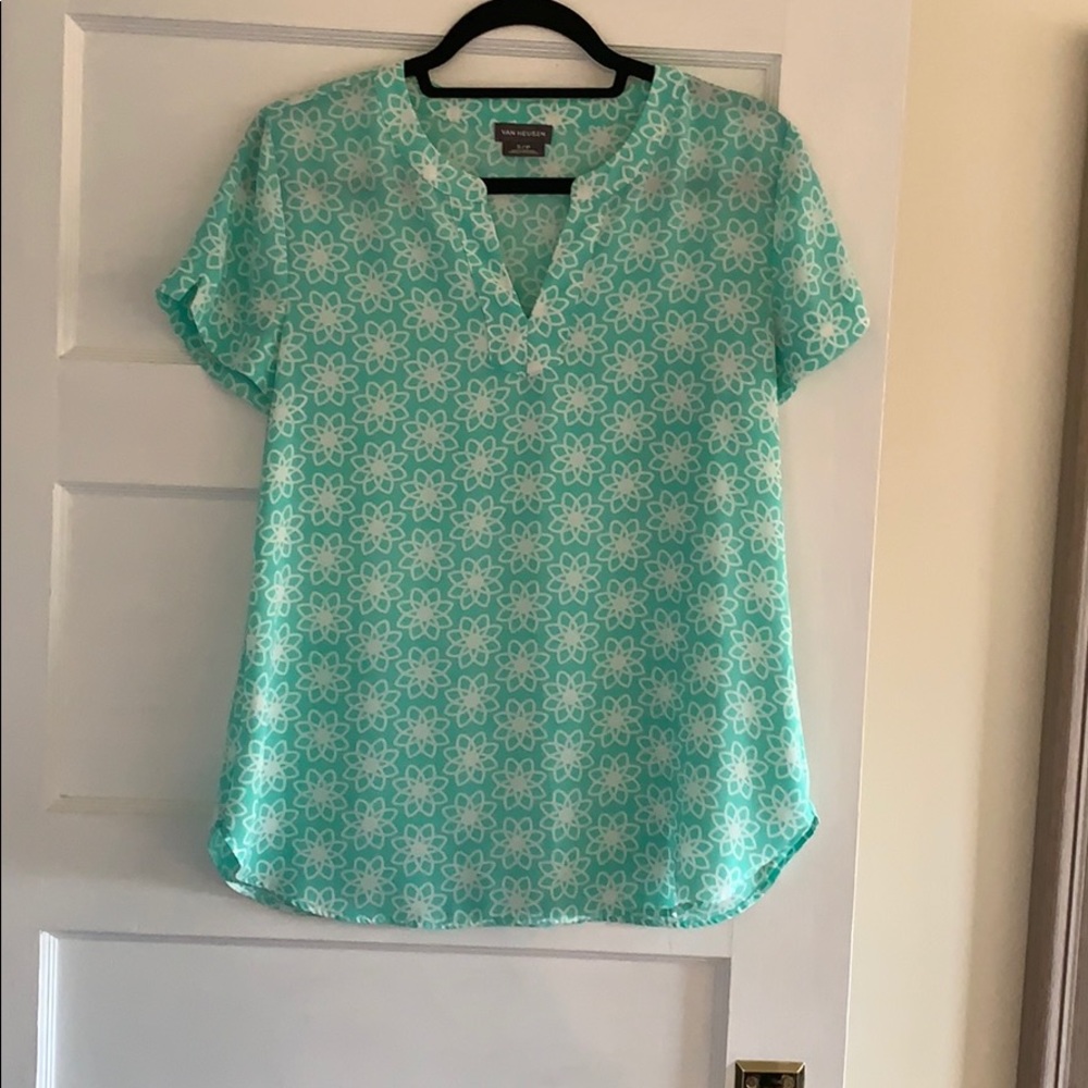 🐳 4 for 20! Van Heusen Printed Top